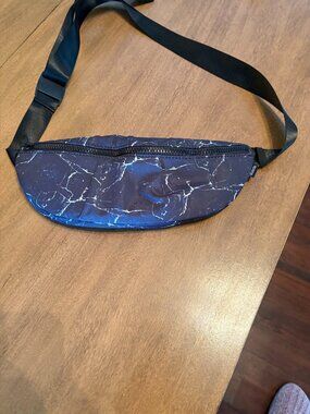 NWOT Apana Fanny Pak.